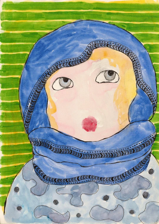 Retrato de figura con velo y cuello azul decorado, cabello rubio, ojos grises, sobre fondo de rayas verdes horizontales